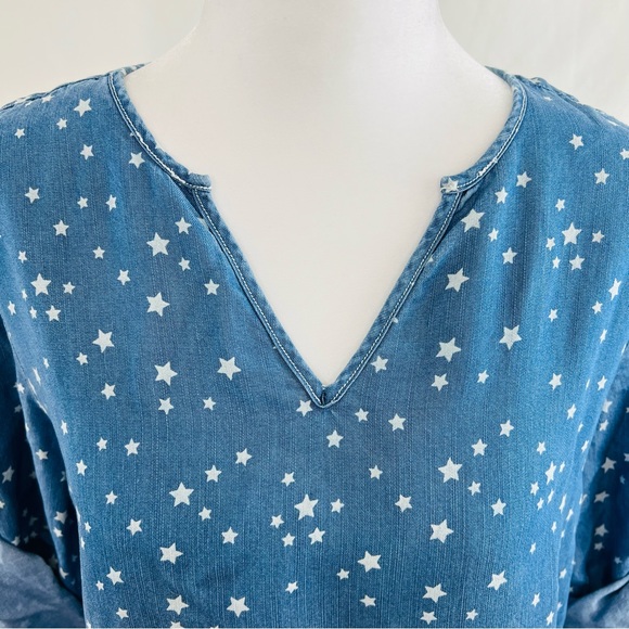 Neiman Marcus 3/4 Sleeve Chambray Blouse with Star Print/Asymmetrical Hem - Picture 9 of 16